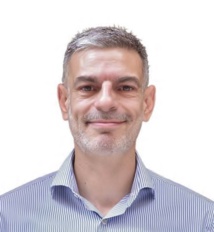 Rafael Martínez-Cortiña (imagen de autor) Rafael Martínez-Cortiña (imagen de autor)