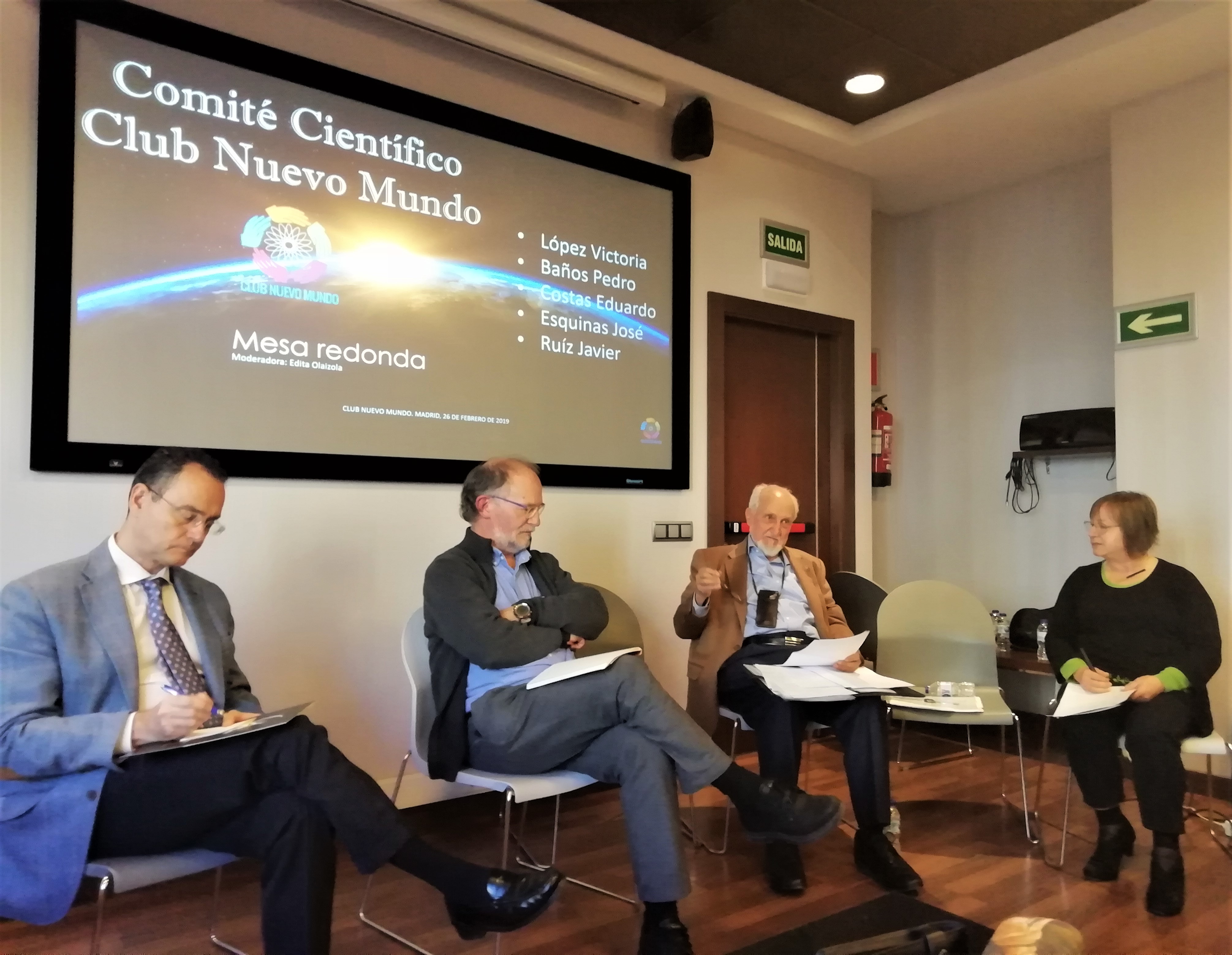 Momento de la mesa redonda. De izquierda a derecha: Pedro Baños, Eduardo Costas, José Esquinas y Edita Olaizola (moderadora). Foto: Eva Reneses.